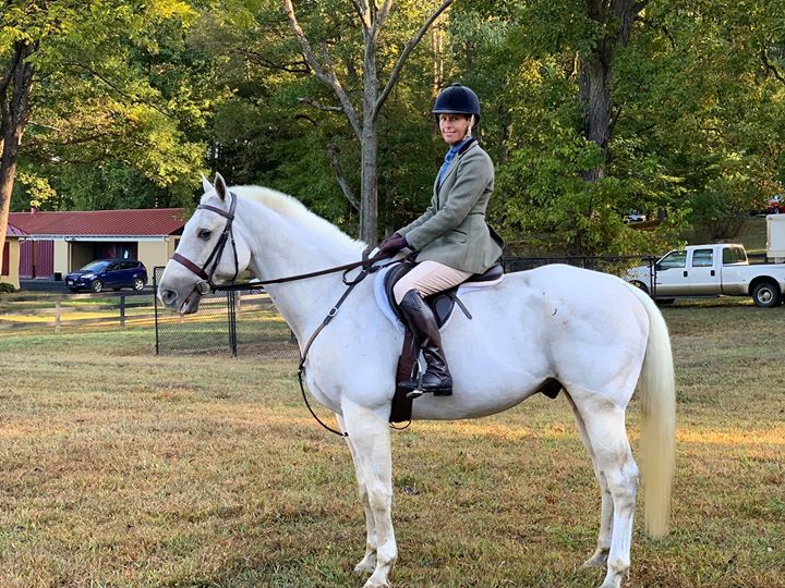 Wendy Siddle Dailey on her horse Charlie at a hunt meet